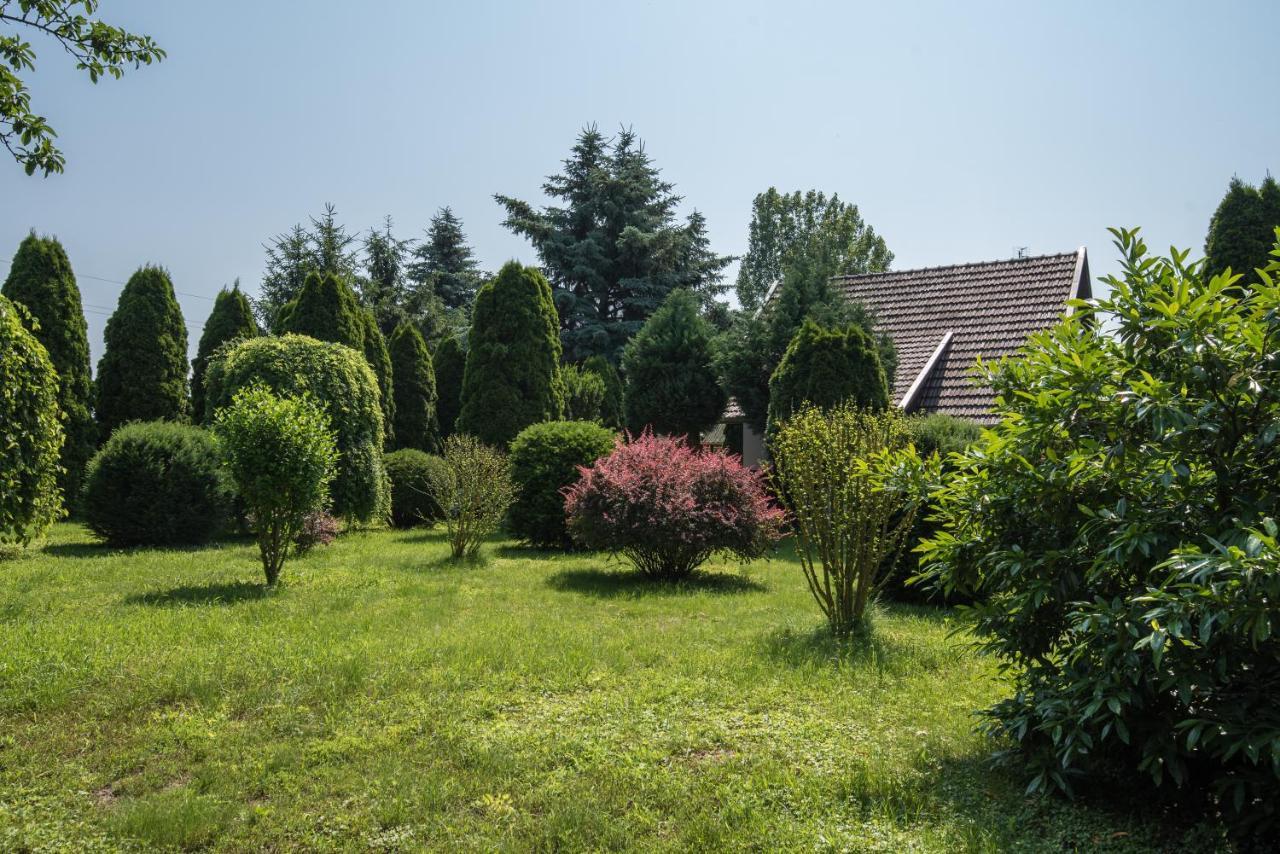 Posteleki Vendeghaz-Nyugalom Szigetei Villa Gyula Exteriör bild