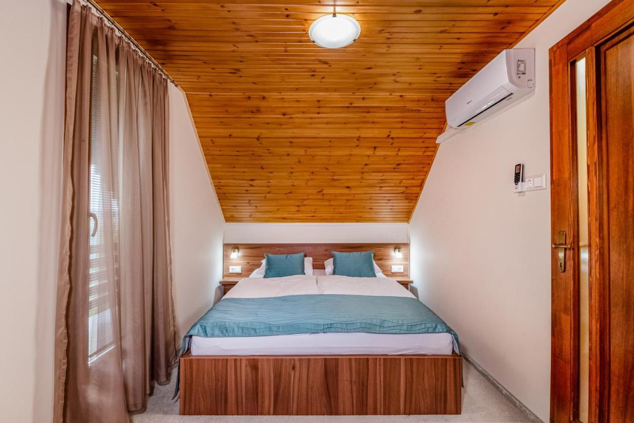 Posteleki Vendeghaz-Nyugalom Szigetei Villa Gyula Exteriör bild