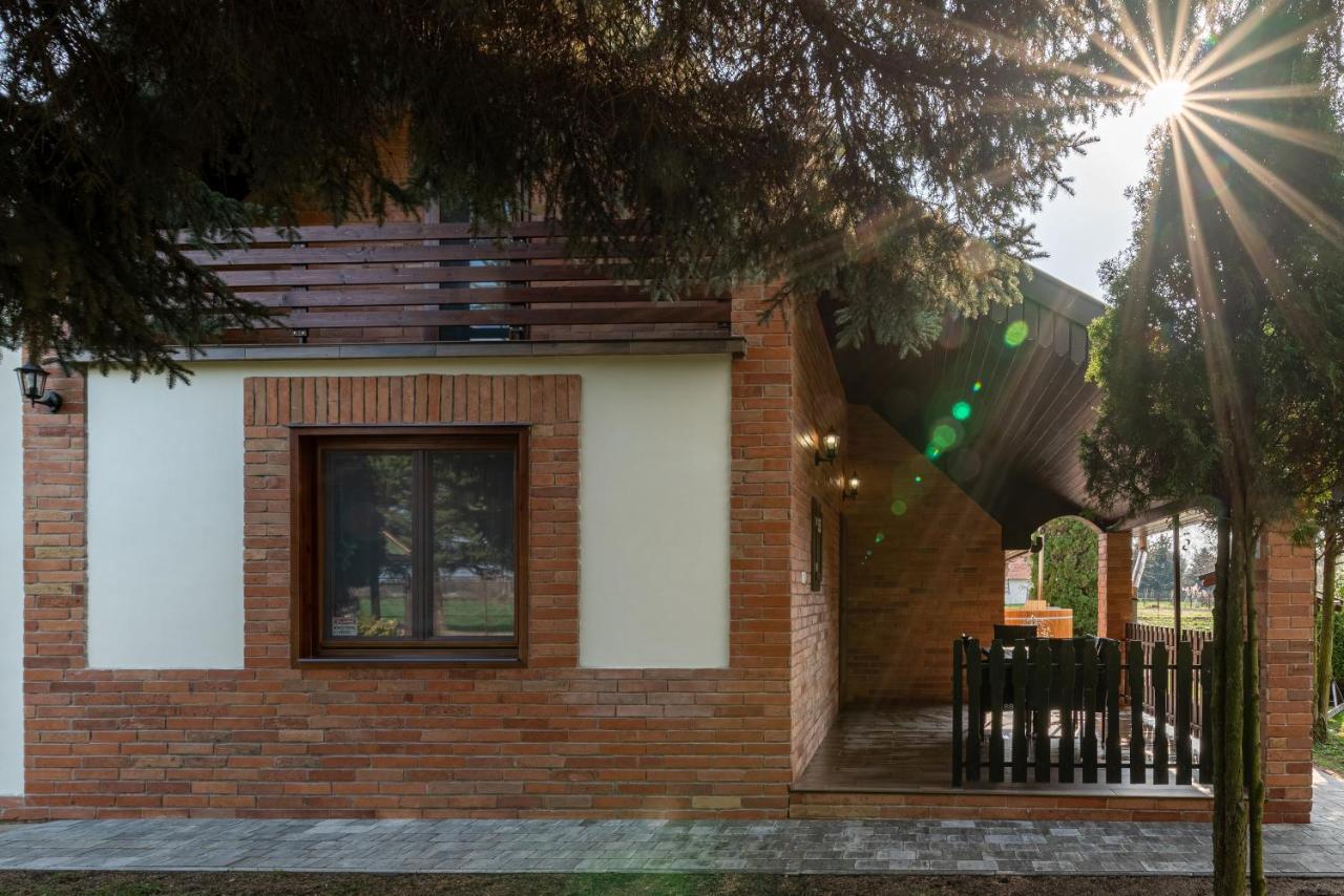 Posteleki Vendeghaz-Nyugalom Szigetei Villa Gyula Exteriör bild