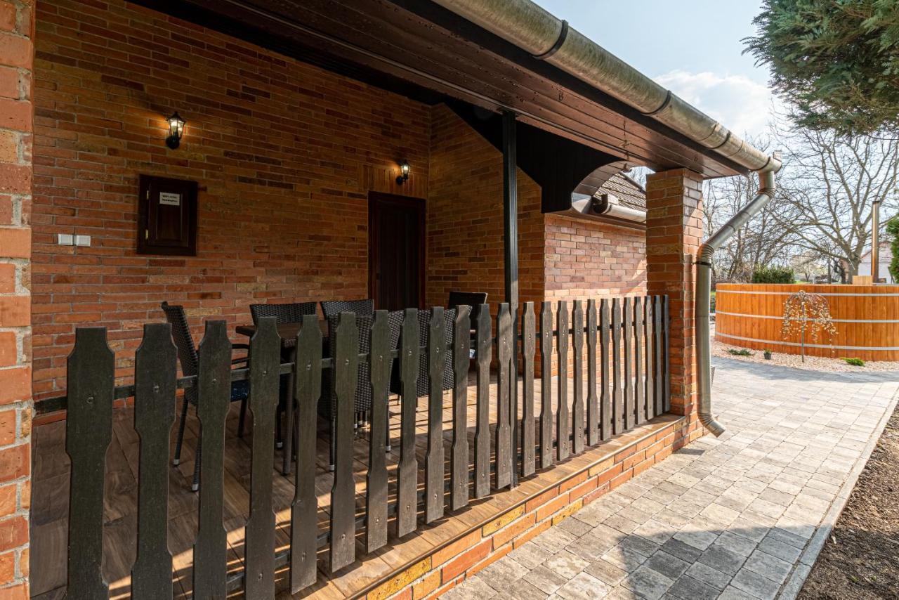Posteleki Vendeghaz-Nyugalom Szigetei Villa Gyula Exteriör bild