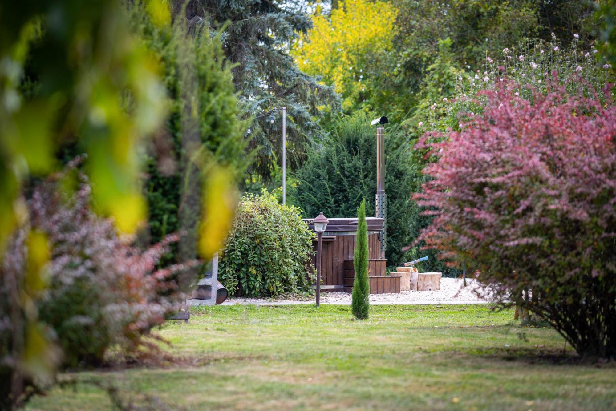 Posteleki Vendeghaz-Nyugalom Szigetei Villa Gyula Exteriör bild