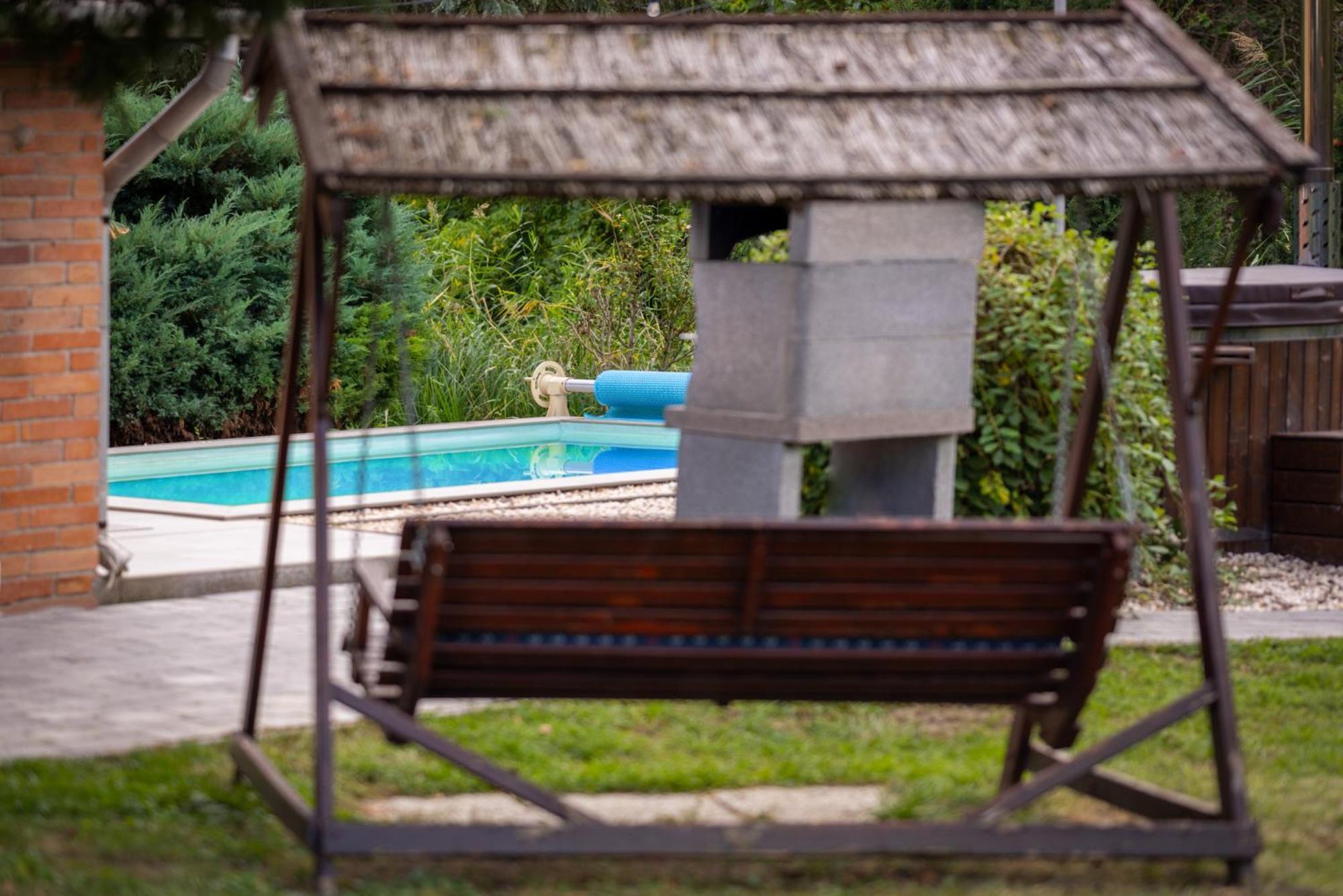 Posteleki Vendeghaz-Nyugalom Szigetei Villa Gyula Exteriör bild
